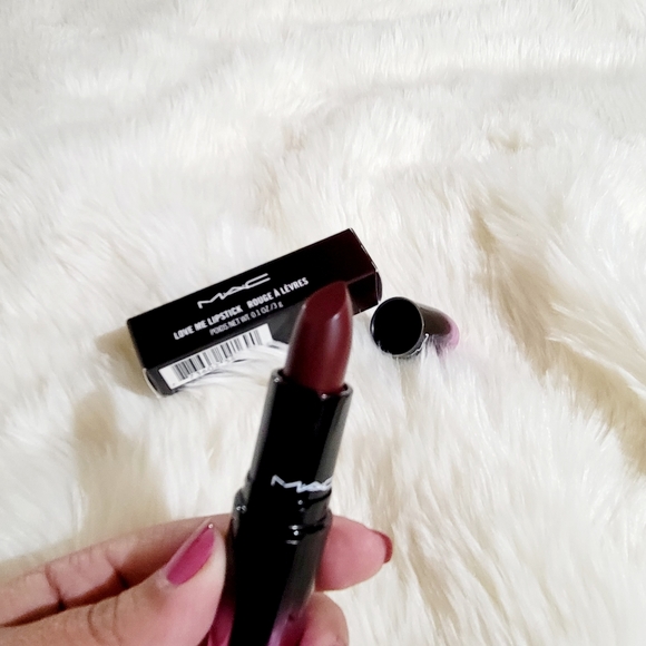 MAC love me lipstick in La Femme - Picture 3 of 3